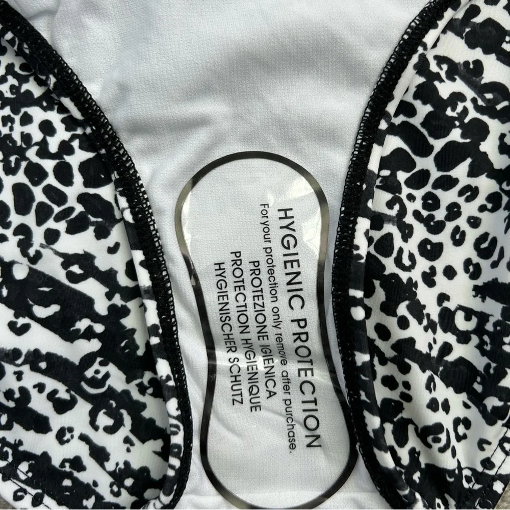 KIM GRAVEL Women’s Skirted 1- Pc. Swimsuit‎ Blk/Wt Leopard Print Ruching Bra 14
